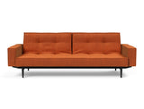 Splitback Styletto Black Wood sovesofa med armlæn i 412 Esina Rust, set forfra