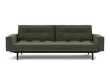 Splitback Styletto Black Wood sovesofa med armlæn i 413 Esina Olive Green, set forfra