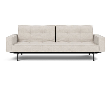 Splitback Styletto Black Wood sovesofa med armlæn i 470 Yuveno Natural, set forfra
