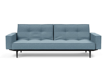 Splitback Styletto Black Wood sovesofa med armlæn i 525 Mixed Dance Light Blue, set forfra