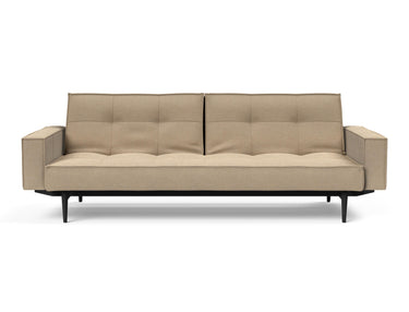 Splitback Styletto Black Wood sovesofa med armlæn i 587 Phobos Mocha, set forfra