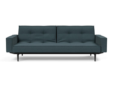 Splitback Styletto Black Wood sovesofa med armlæn i 851 Mahoga Dark Blue, set forfra