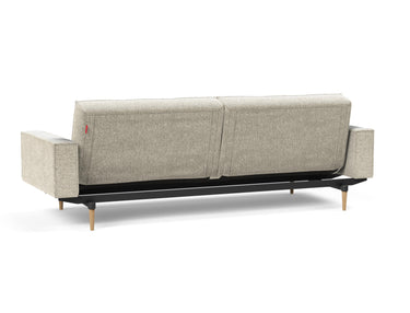 Splitback Styletto Light Wood sovesofa med armlæn i 357 Taura Off White, set skråt bagfra