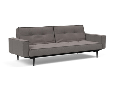 Splitback Styletto Black Wood sovesofa med armlæn i 521 Mixed Dance Grey, set skråt forfra