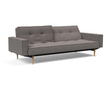 Splitback Styletto Light Wood sovesofa med armlæn i 521 Mixed Dance Grey, med den ene ryghalvdel lænet tilbage