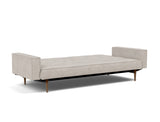 Splitback Styletto Dark Wood sovesofa med armlæn i 471 Yuveno Sand, slået ud til seng