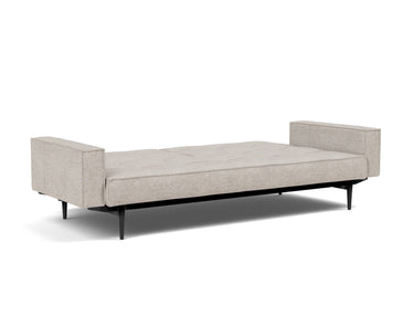Splitback Styletto Black Wood sovesofa med armlæn i 471 Yuveno Sand, slået ud til seng