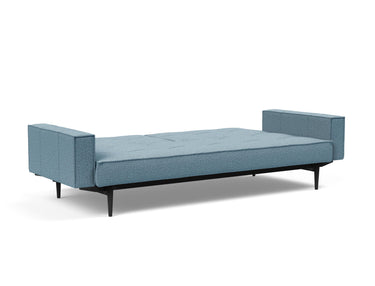 Splitback Styletto Black Wood sovesofa med armlæn i 525 Mixed Dance Light Blue, slået ud til seng