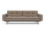 Dublexo Styletto Dark Wood sovesofa med armlæn i 850 Mahoga Caramel, set forfra