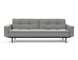 Dublexo Styletto Dark Wood sovesofa med armlæn i 853 Mahoga Dove Grey, set forfra
