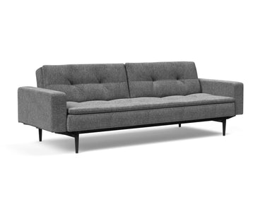 Dublexo Styletto Black Wood sovesofa med armlæn i 563 Twist Charcoal, set skråt forfra