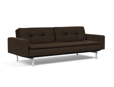 Dublexo Chrome sovesofa med armlæn i 358 Taura Chocco, set skråt forfra