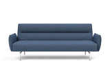 Jillis sovesofa med armlæn i 302 Weda Blue, set forfra