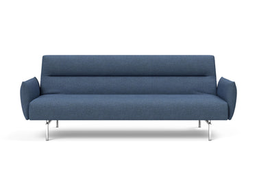Jillis sovesofa med armlæn i 302 Weda Blue, set forfra