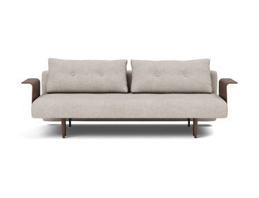 Recast Dark Styletto sovesofa med armlæn i 471 Yuveno Sand, set forfra