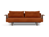Recast Dark Styletto sovesofa med armlæn i 595 Corduroy Burnt Orange, set forfra