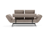 Ghia Chrome daybed i 318 Cordufine Beige, set bagfra