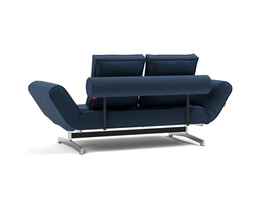 Ghia Chrome daybed i 414 Esina Indigo Blue, set skråt bagfra