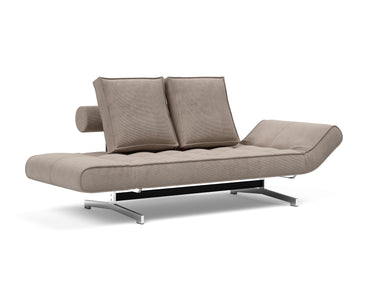 Ghia Chrome daybed i 318 Cordufine Beige, med den ene side sænket