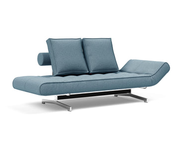 Ghia Chrome daybed i 525 Mixed Dance Light Blue, med den ene side sænket