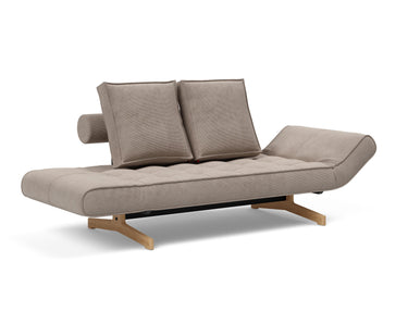 Ghia Wood daybed i 318 Cordufine Beige, med den ene side sænket
