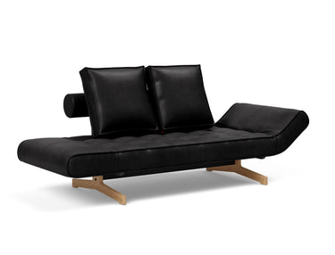 Ghia Wood daybed i 550 Faunal Black, med den ene side sænket