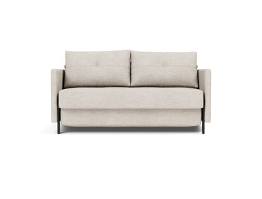 Cubed 140 sovesofa med armlæn i 470 Yuveno Natural, set forfra