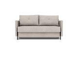 Cubed 140 sovesofa med armlæn i 471 Yuveno Sand, set forfra