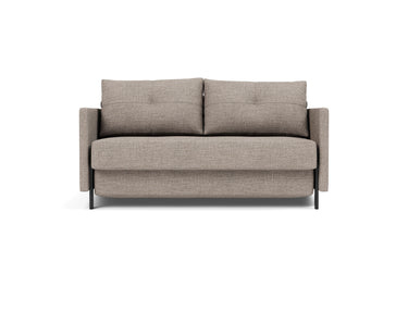 Cubed 140 sovesofa med armlæn i 472 Yuveno Warm Grey, set forfra