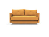 Cubed 140 sovesofa med armlæn i 536 Bouclé Ochre, set forfra