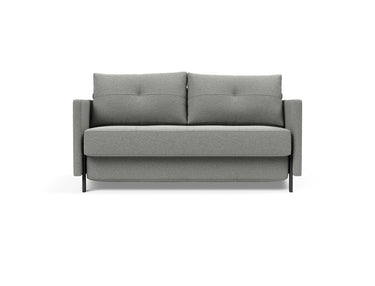 Cubed 140 sovesofa med armlæn i 853 Mahoga Dove Grey, set forfra