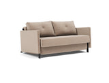 Cubed 140 sovesofa med armlæn i 417 Esina Mocha, set skråt forfra