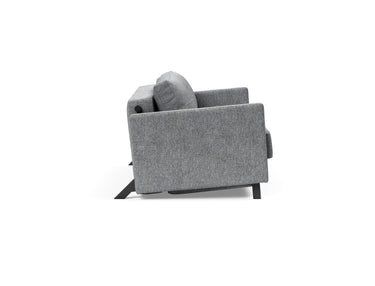 Cubed 140 sovesofa med armlæn i 565 Twist Granite, set fra siden