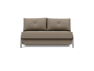 Cubed 140 Chrom sovesofa i 850 Mahoga Caramel, set forfra