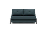 Cubed 140 Chrom sovesofa i 851 Mahoga Dark Blue, set forfra