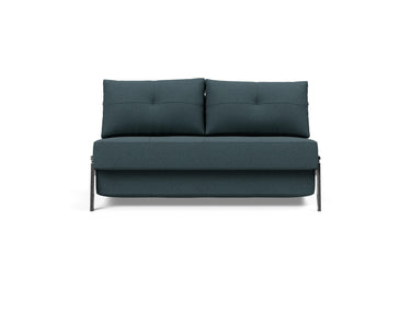 Cubed 140 Chrom sovesofa i 851 Mahoga Dark Blue, set forfra