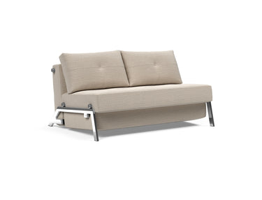 Cubed 140 Chrom sovesofa i 612 Blida Sand Grey, set skråt forfra