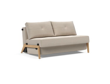 Cubed 140 Wood sovesofa i 612 Blida Sand Grey, set skråt forfra