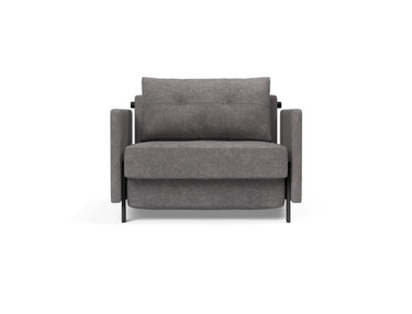 Cubed 90 stol med armlæn i 282 Avella Warm Grey, set forfra