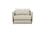Cubed 90 stol med armlæn i 357 Taura Off White, set forfra