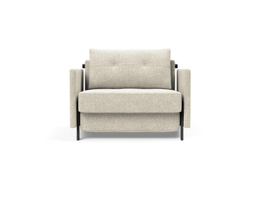 Cubed 90 stol med armlæn i 357 Taura Off White, set forfra