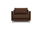Cubed 90 stol med armlæn i 359 Taura Cappuccino, set forfra