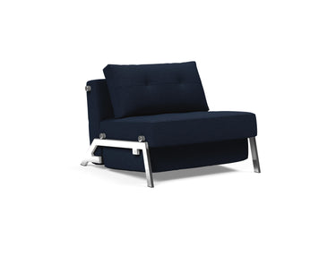 Cubed 90 Chrome stol i 528 Mixed Dance Blue, set skråt forfra