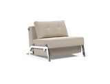 Cubed 90 Chrome stol i 612 Blida Sand Grey, set skråt forfra