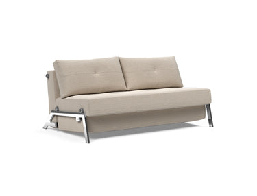 Cubed 160 Chrome sovesofa i 612 Blida Sand Grey, set skråt forfra