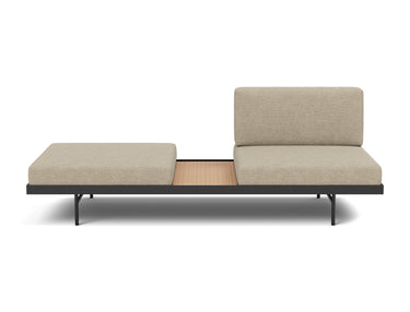 Puri daybed med egetræsbord i 356 Taura Sand, set forfra