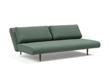Unfurl Lounger sovesofa i 518 Elegance Green, med ryglænet lænet halvt tilbage