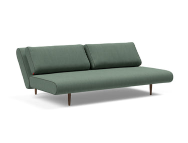 Unfurl Lounger sovesofa i 518 Elegance Green, med ryglænet lænet halvt tilbage