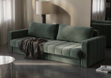 Akello sovesofa med armlæn i 281 Avella Pine Green i en stue
