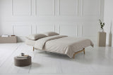 Aslak 140 sovesofa med Classic madras i 612 Blida Sand Grey i en stue, billede 6